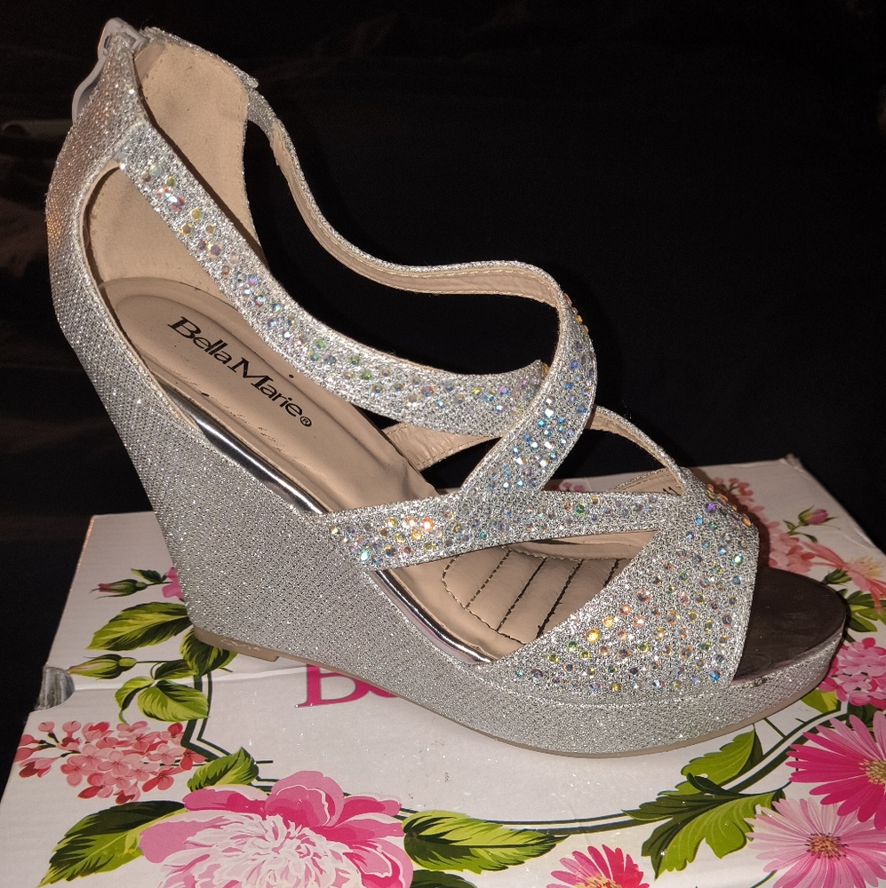 Bella Marie Women's Silver Glitter Sandals